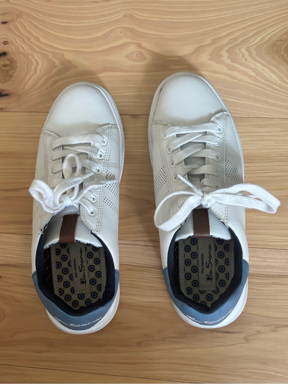 Ben Sherman White Sneakers with Light Blue Heel and Red-Navy Stripe